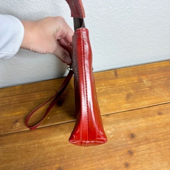 Leaders in Leather red tooled leather scalloped wristlet bag - Picture 5 of 13